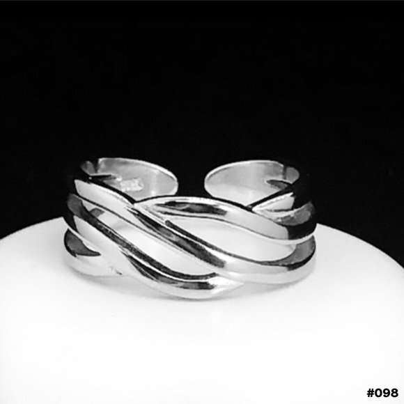 The Coolest Ring EVER - Picture 1 of 6